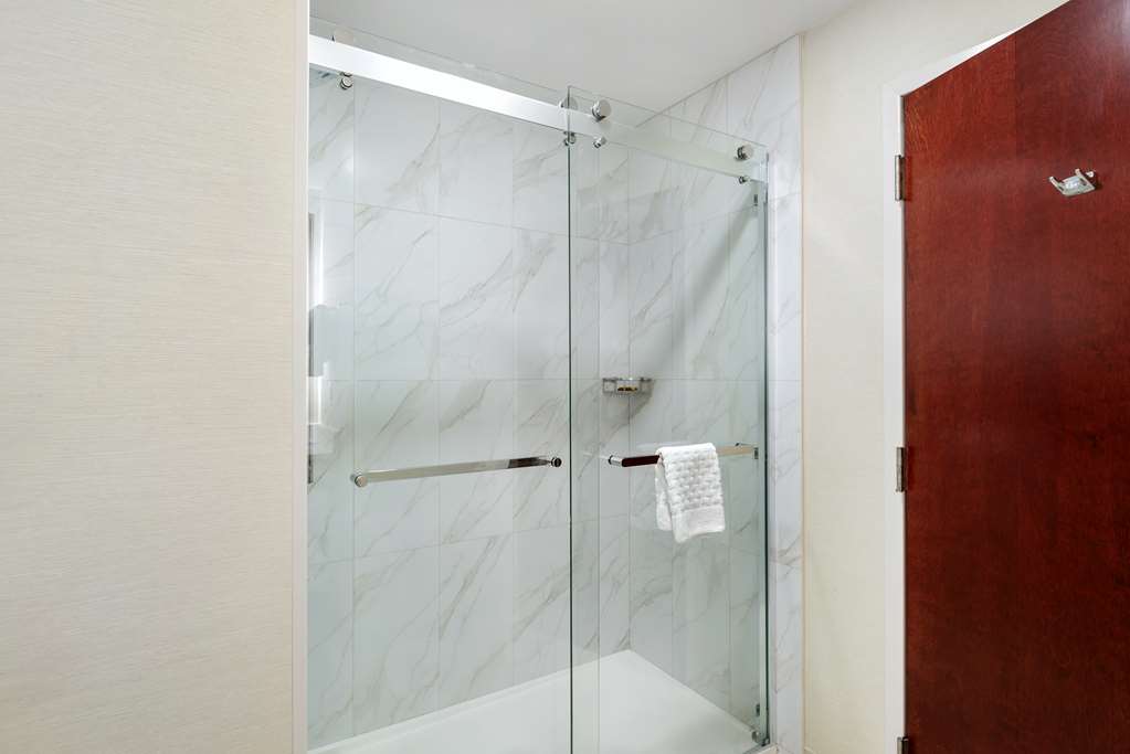 Best Western Plus Crossroads Inn & Suites - photo 20