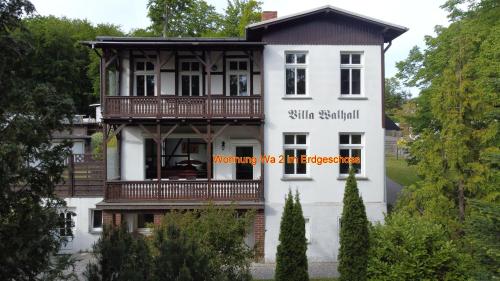 Grosse Ferienwohnung Wa2 100qm im Erdgeschoss der Villa Walhall in einem parkaehnlichen Garten — 4-Star Luxury Hotel in Ostseebad Sellin, Germany
