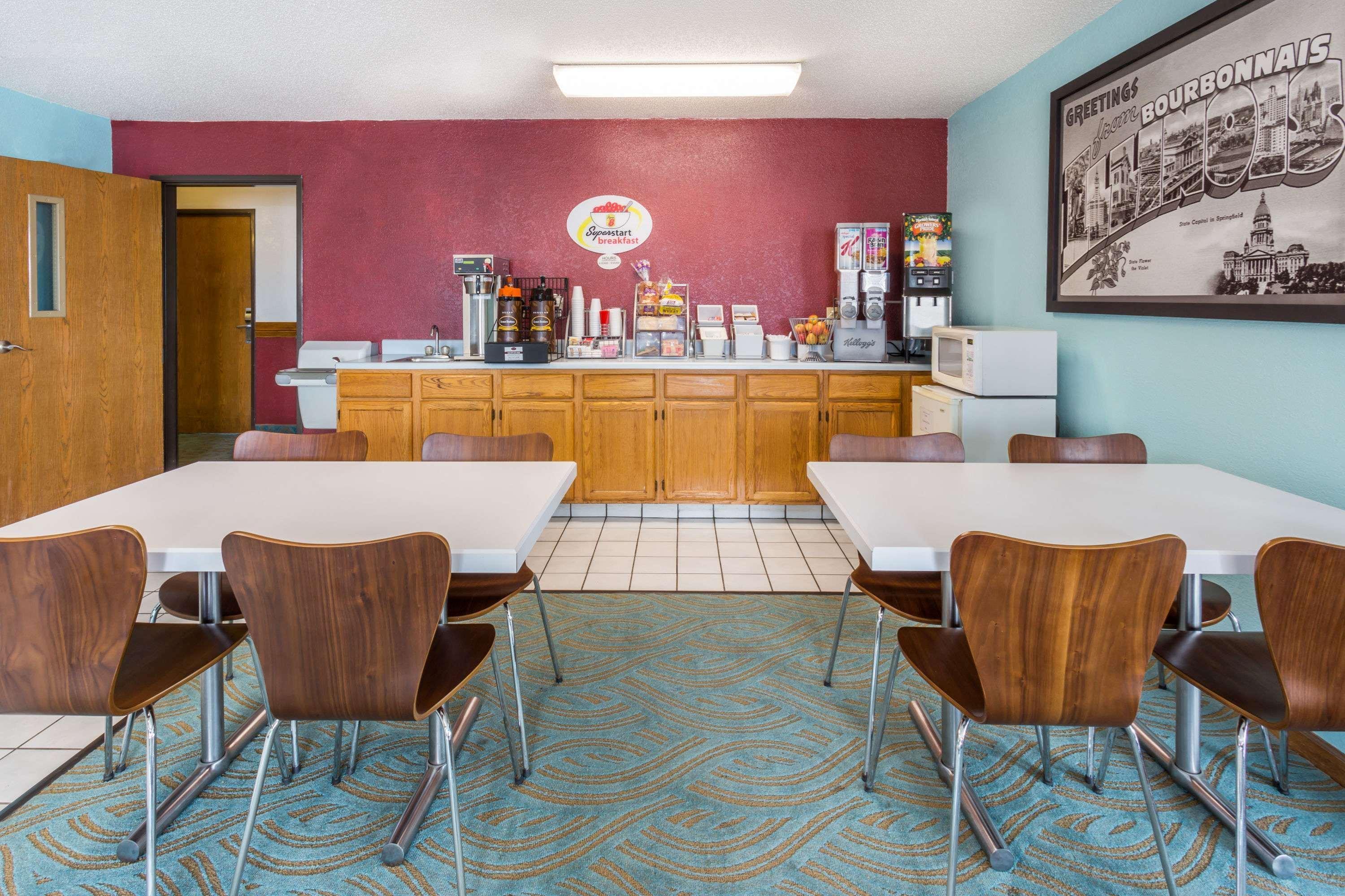 Super 8 by Wyndham Bourbonnais Kankakee Area - photo 13