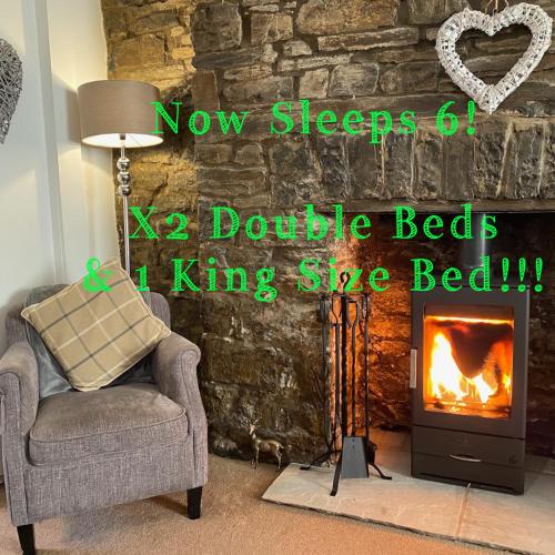 The Cwtch Log Fire Sleeps 6 Nr Zip World Brecon And Bike Park Wales — hotel in Aberdare