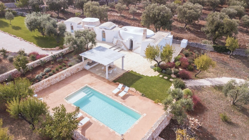 Td Lamiamola Stylish Trulli & Lamie with Pool in Ostuni, Italy