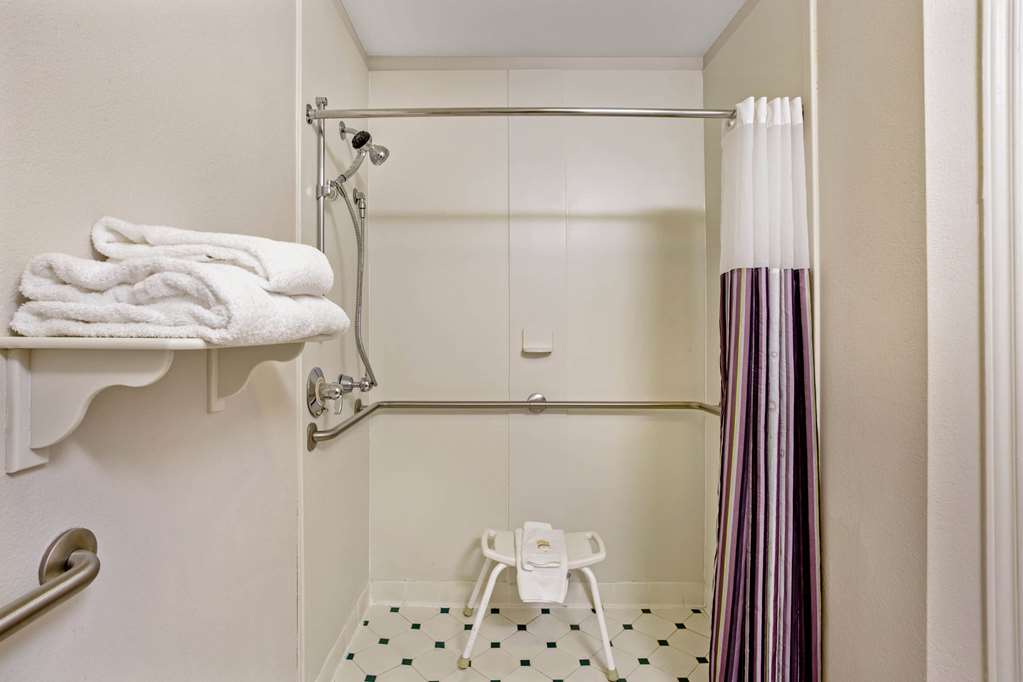 La Quinta Inn & Suites by Wyndham Winston Salem - photo 25