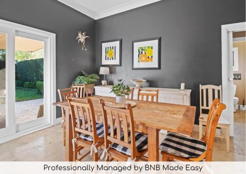 The Birch House Stroll to CBD Firepit — 4-Star Luxury Hotel in Wagga Wagga, Australia