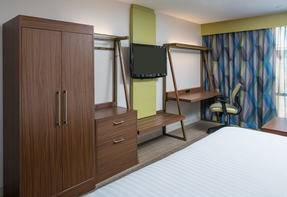Holiday Inn Express Springfield by IHG - photo 12