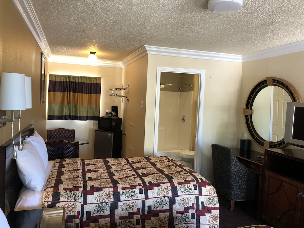 Lamplighter Motel - photo 9