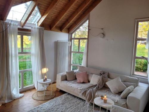 lichtdurchflutetes Architektenhaus mit 3 Schlafzimmern und Garten — hotel in Balingen
