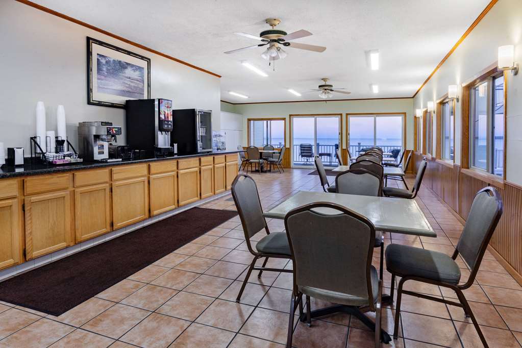 Days Inn & Suites by Wyndham St. Ignace Lakefront - photo 41