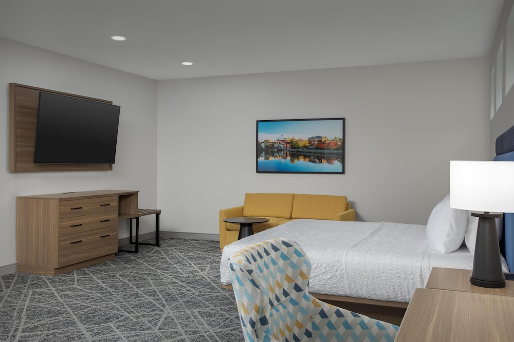 Hampton Inn & Suites Exeter - photo 23