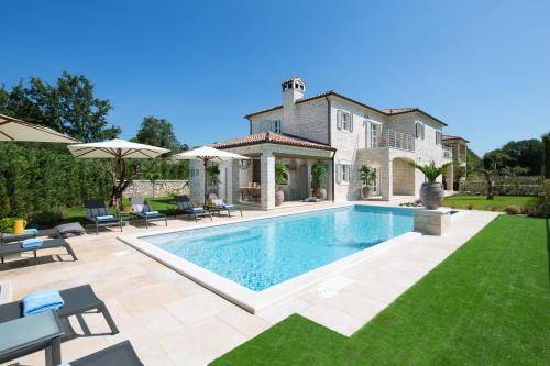 Villa Elena in the heart of Istria — 4-Star Luxury Hotel in Kanfanar, Croatia