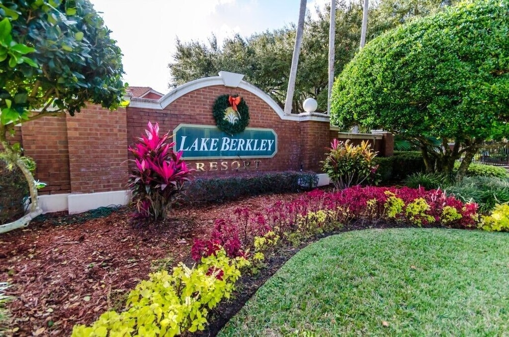5 Bedroom 3.5 Bathroom Pool Villas — 4-Star Luxury Hotel in Kissimmee, United States