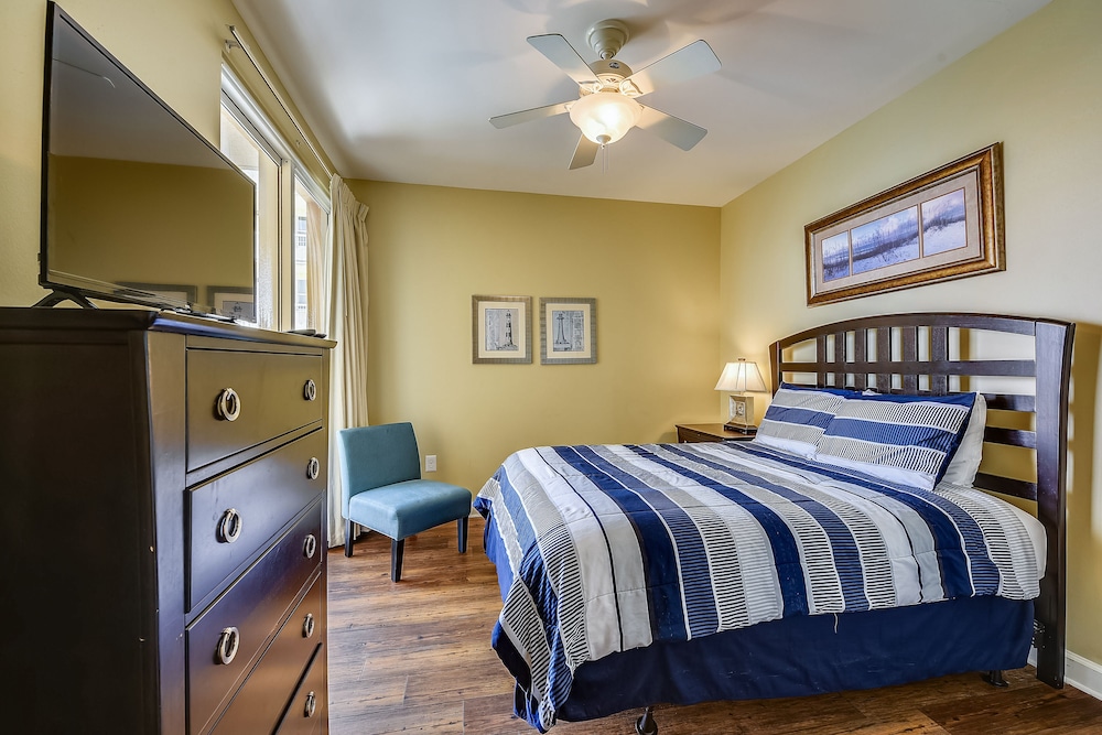 Splash Beach Resort by Book That Condo - photo 13