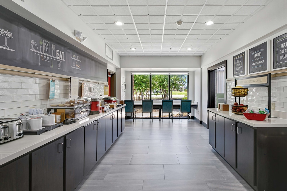 Hampton Inn Houston Pearland - photo 41
