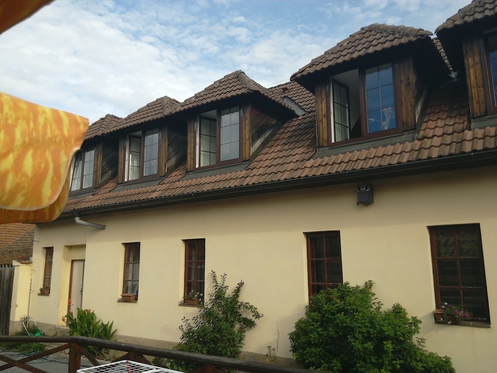 Penzion a Restaurace Na Jízdárně — hotel in Stary Plzenec