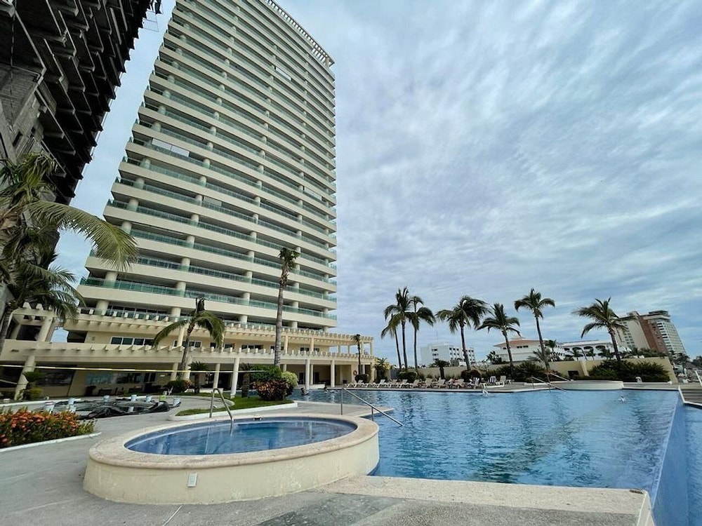 Gavias Golden Shore — Mazatlan