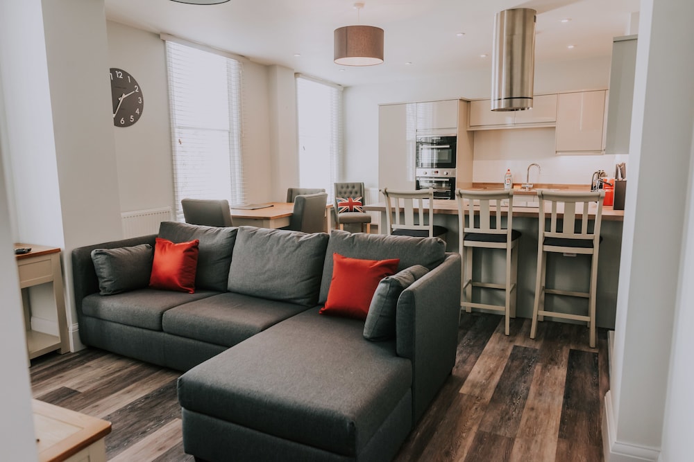 Cavendish House with Secure Allocated Parking 2 mins walk from Windsor Castle — 5-Star Luxury Hotel in Windsor, United Kingdom