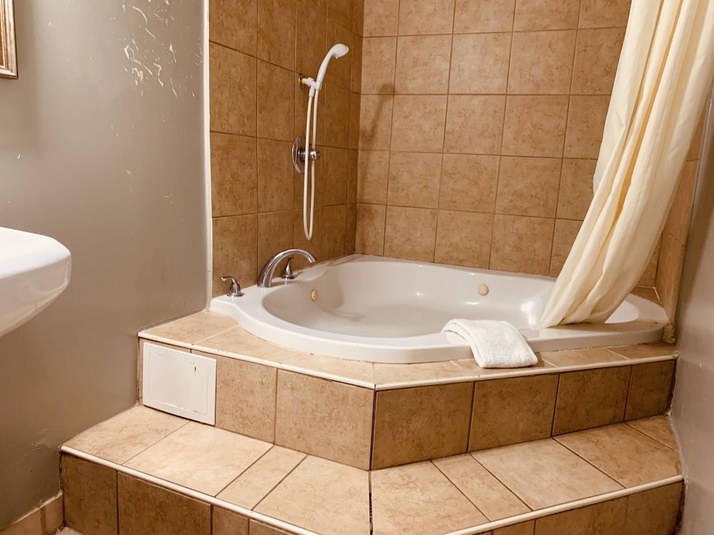 Red Carpet Inn Norristown - photo 24