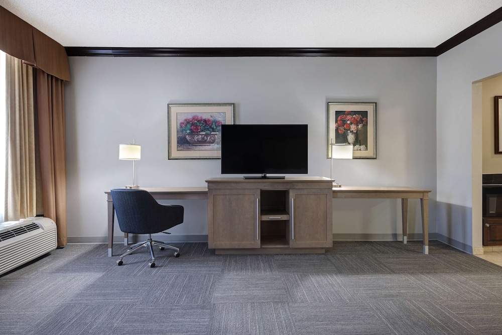 Hampton Inn Victoria - photo 23
