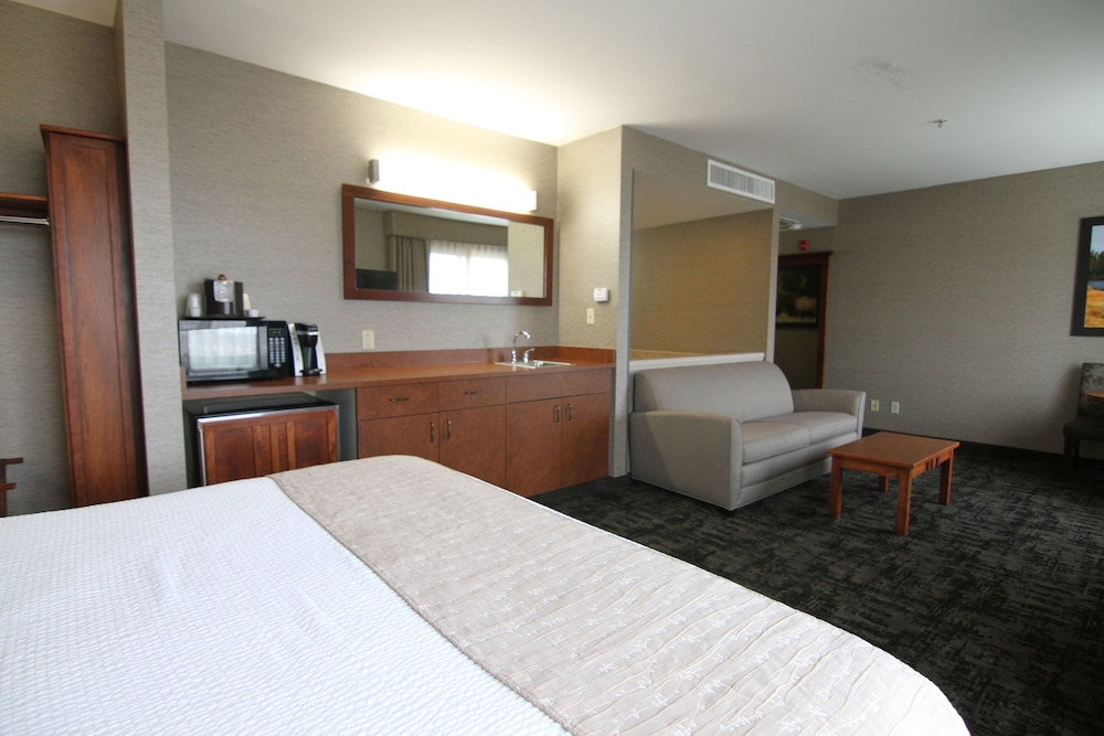 Casper C'mon Inn Hotel & Suites - photo 10