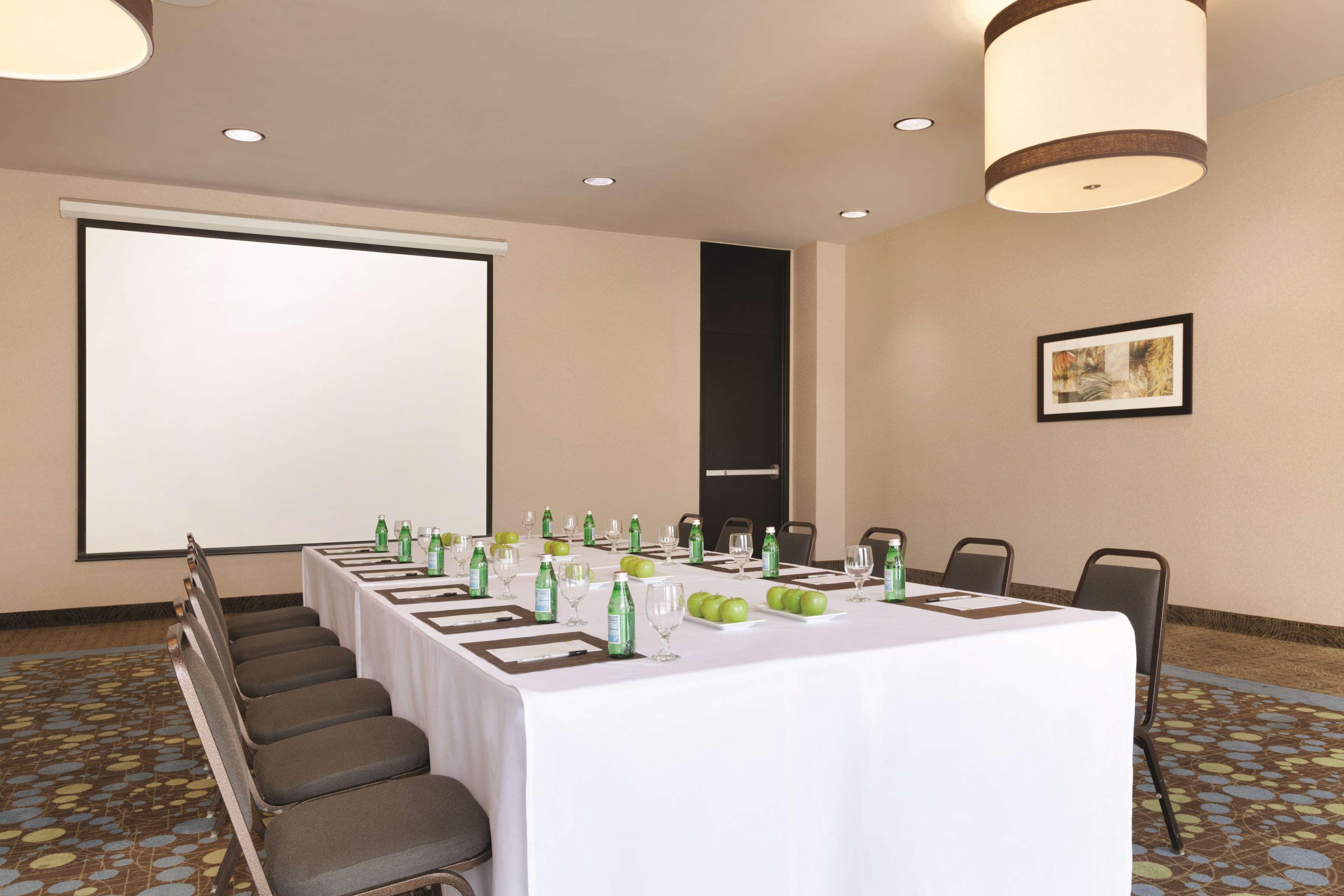 Radisson Hotel Fresno Conference Center - photo 30