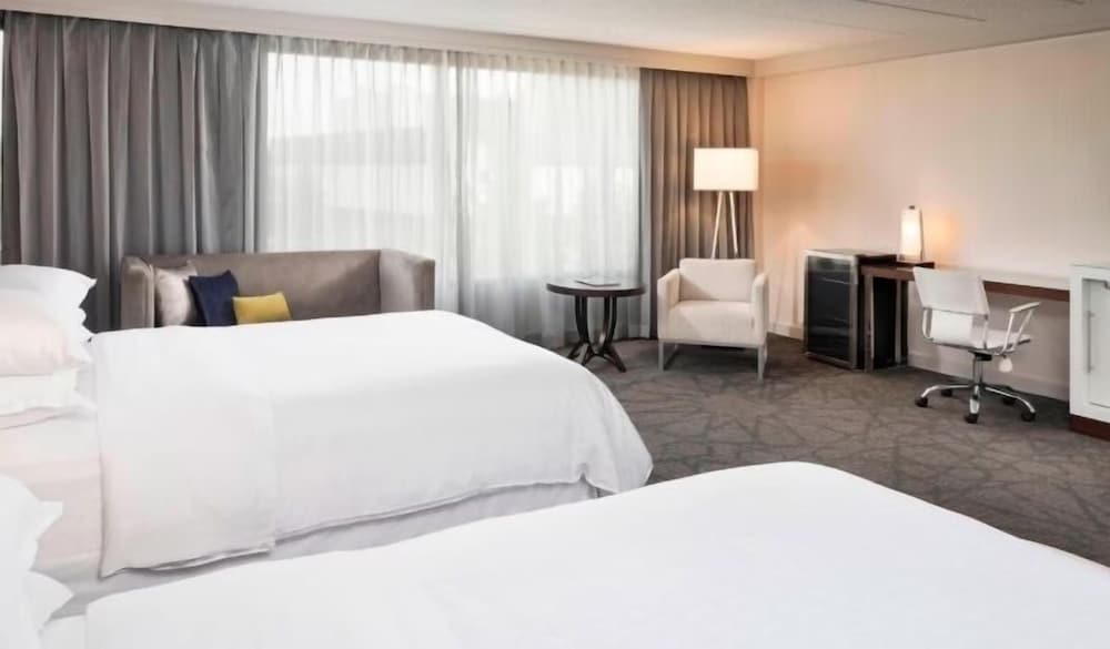 Sheraton Bloomington Hotel - photo 8
