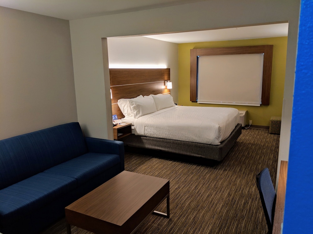Holiday Inn Express & Suites Claypool Hill by IHG - photo 9