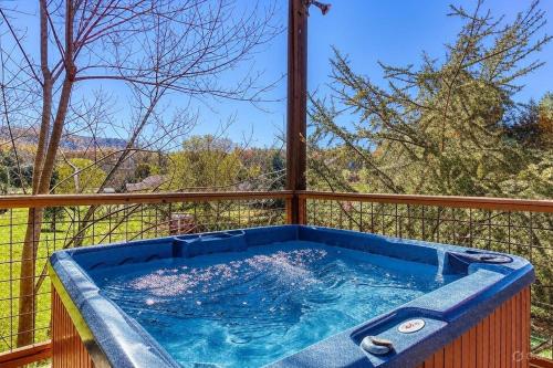 Picture Perfect Hot Tub Game Room WIFI 560 FREE tickets each paid day - photo 2
