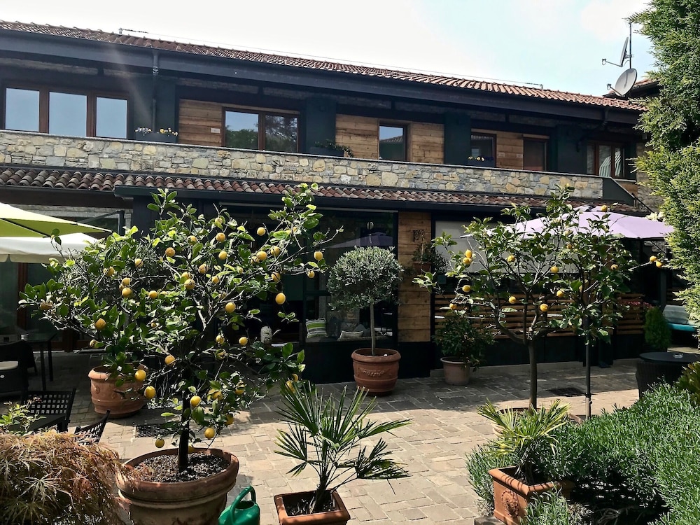 Heidi Bed and Breakfast — 4-Star Luxury Hotel in Albavilla, Italy