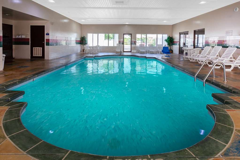 Days Inn by Wyndham Milan Sandusky South - photo 7