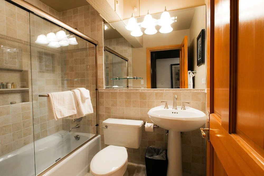 Premium Luxury Three Bedroom Suite with Two Hot Tubs 3 Apartment Hotel by RedAwning - photo 7