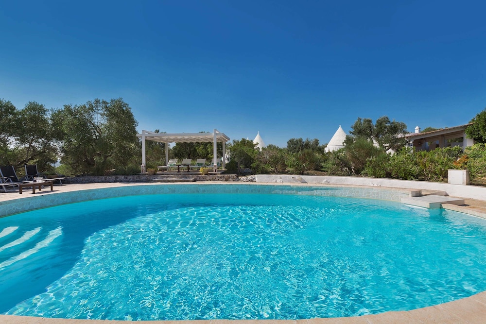 Trulli Il Cappero — 4-Star Luxury Hotel in Ostuni, Italy