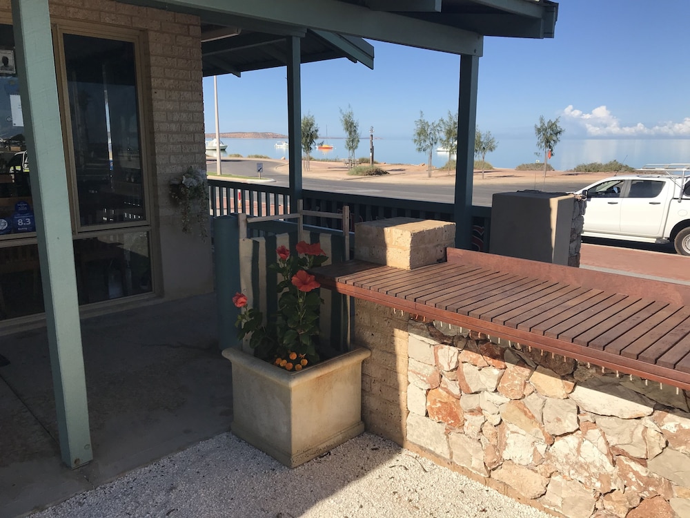 Shark Bay Seafront Apartments — Denham — photo 3