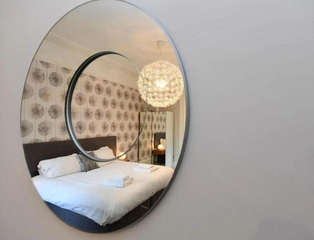 Courtyard Mews 2 large en suite bedrooms Garden Harrogate Holiday Apartments