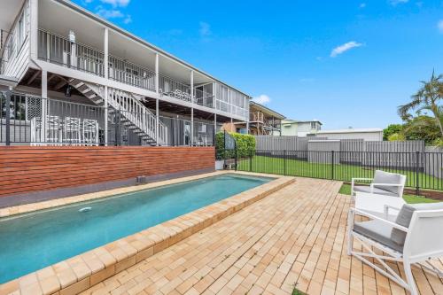 Hillcrest House A Poolside Retreat on the Coast — 4-Star Luxury Hotel in Hervey Bay, Australia