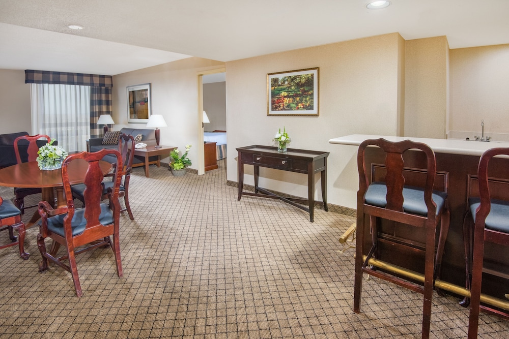 Holiday Inn Hotel & Suites Cincinnati Eastgate by IHG - photo 4