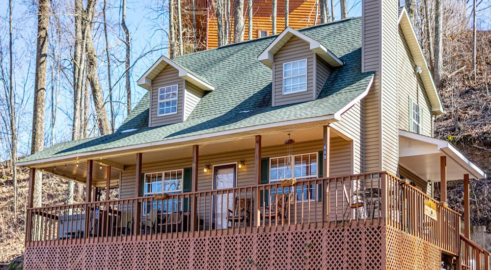 Strollin' Bear — 4-Star Luxury Hotel in Gatlinburg, United States