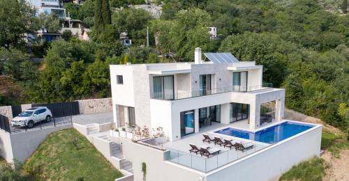 Villa Zen Hill — 4-Star Luxury Hotel in Petrovac Na Moru, Montenegro