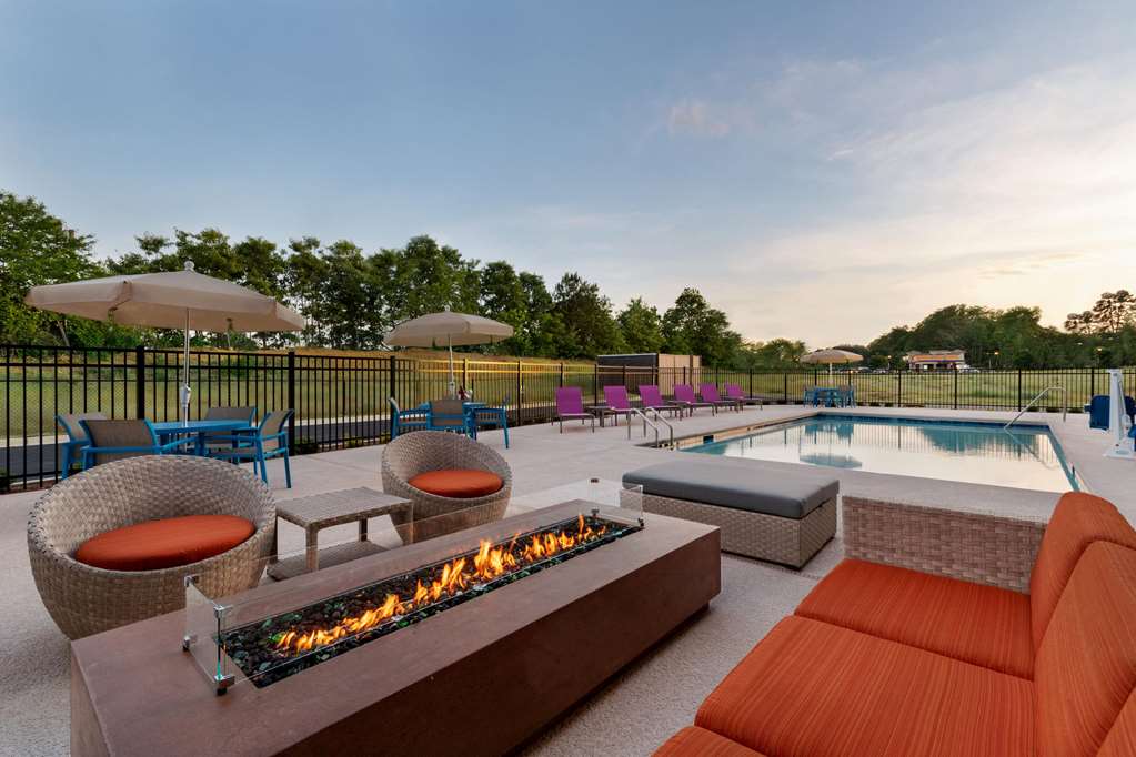 La Quinta Inn & Suites by Wyndham Braselton - photo 70