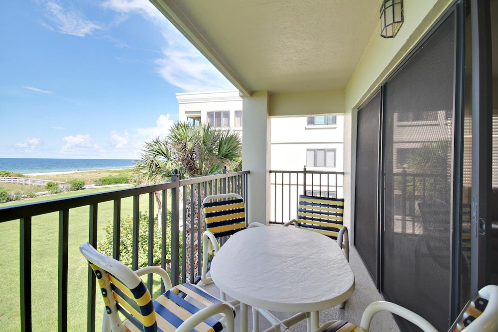 Land's End 8 306 Beach Front Premier — 4-Star Luxury Hotel in Saint Pete Beach, United States