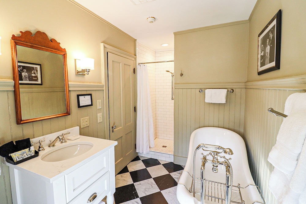 Swift House Inn - photo 100