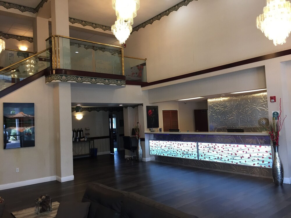 Holiday Inn Express & Suites Portland East - photo 23