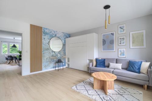 Blue Morpho Piątkowo Apartment by BookingHost — 4-Star Luxury Hotel in Poznan, Poland