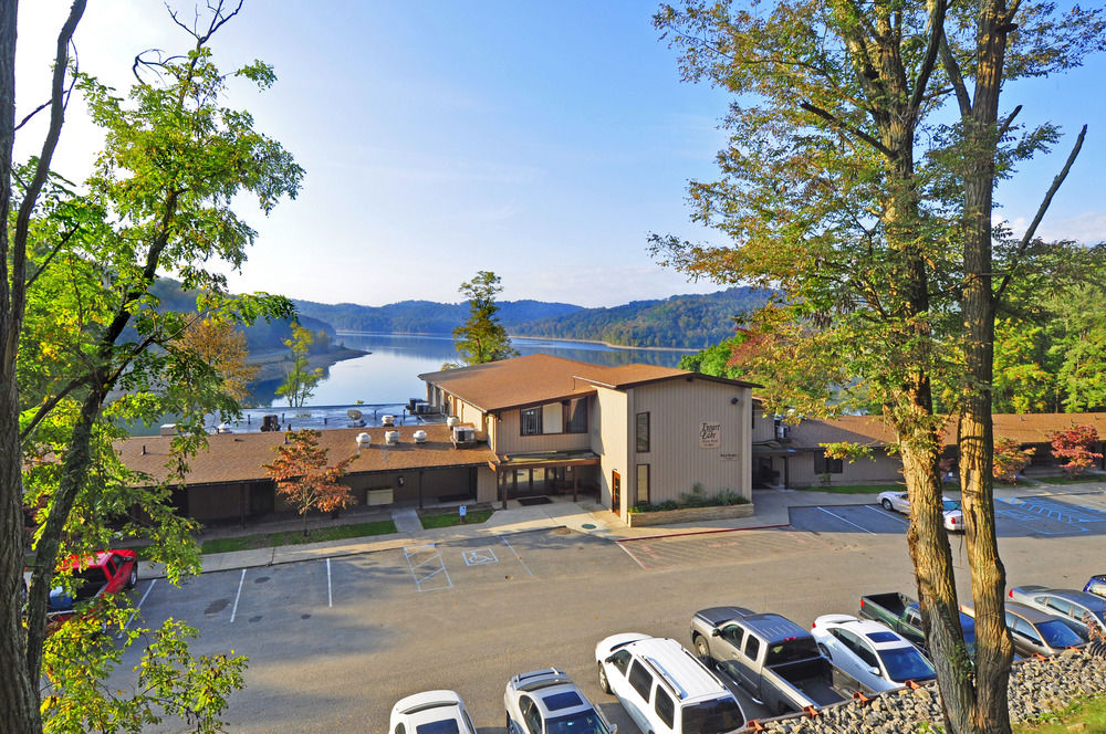 Tygart Lake State Park — hotel in Grafton