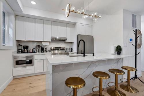 Charming Townhouse in Downtown DC with Modern Kitchen with Rooftop views Capitol Hill 3 — 4-Star Luxury Hotel in Washington, United States