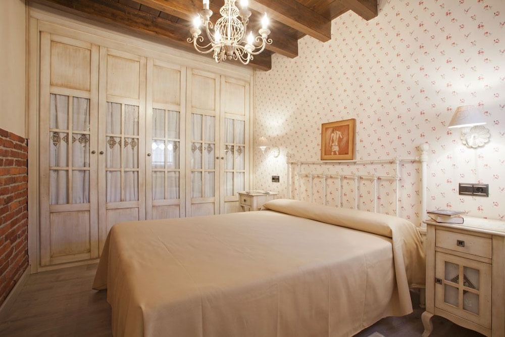 Apartamentos El Aramo 5691396 — Pola De Lena