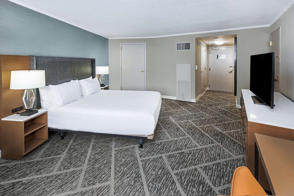 DoubleTree by Hilton Tulsa Warren Place - photo 30
