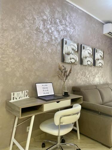 Sky suite Near center — 4-Star Luxury Hotel in Dudesti, Romania
