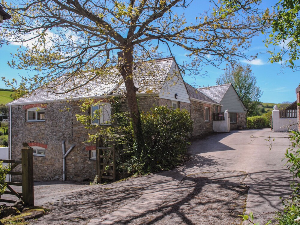 Orchard Barn - carbon neutral hotel in Salcombe