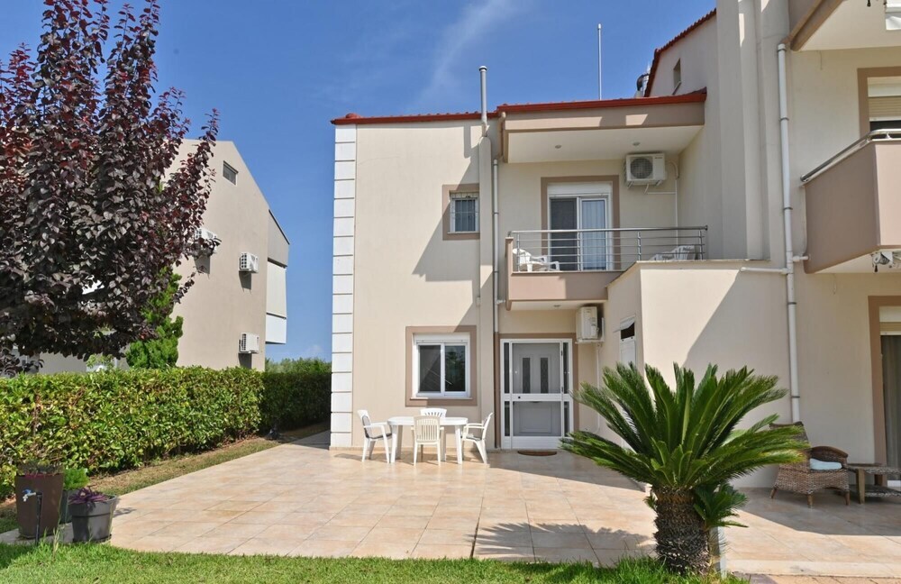 Villa Iris by RentalsPro Services Agios Mamas Beach — 4-Star Luxury Hotel in Portaria, Greece
