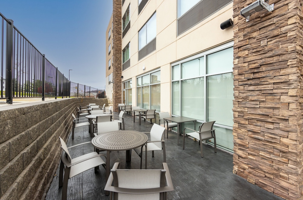 Holiday Inn Express & Suites Harrisonburg University Area by IHG - photo 55
