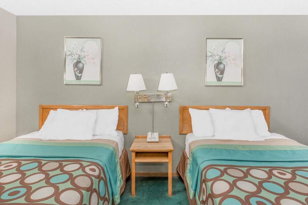 Budgetel Inns & Suites - photo 8